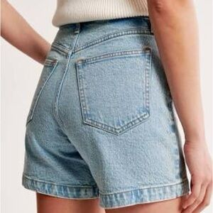 NWT Abercrombie & Fitch High Rise  Dad Shorts in Light Wash Denim